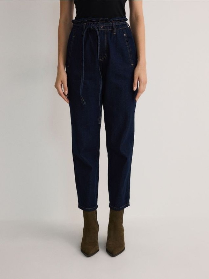 Jeansy paperbag z wiązanym paskiem - granatowy