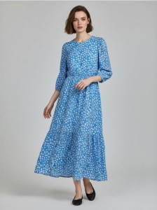 Sukienka maxi w kwiaty z rękawami 3/4 - wielobarwny