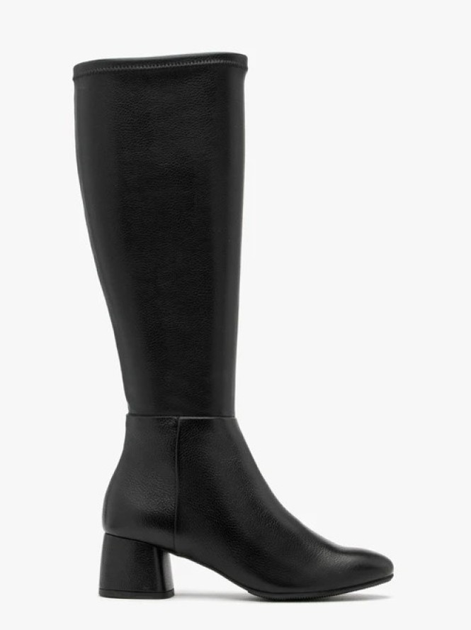 Czarne kozaki z elastyczną szeroką cholewką na niskim obcasie