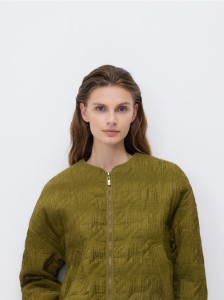 Plisowana kurtka - oliwkowy