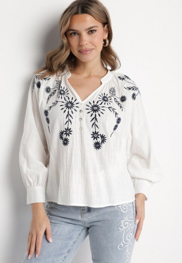 Biała Bluzka z Wiskozy z Ozdobnym Haftem Erinova