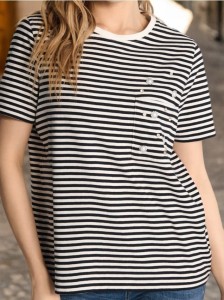 Koszulka w poziome paski z ozdobnymi dżetami - wielobarwny