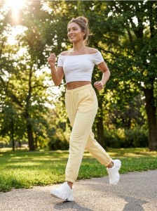 Crop top z krótkim rękawem - biały