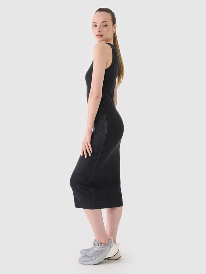 4F Sukienka w kolorze czarnym rozmiar: XL