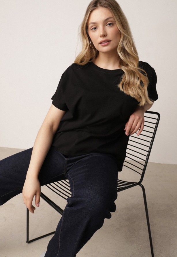 Czarny T-shirt Bawełniany Klasyczny o Fasonie Oversize z Dłuższym Tyłem Nemedora