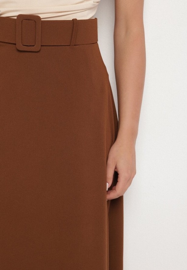 Brązowa Gładka Spódnica Maxi z Gumką w Pasie i Klamrą Orirsa