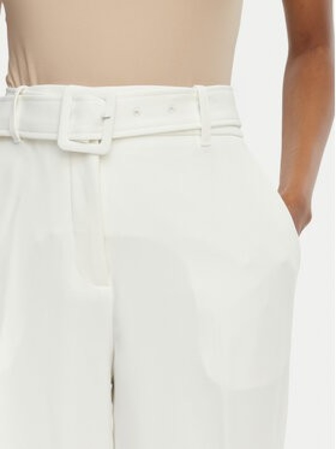 Guess Spodnie materiałowe W6GB05 W1765 Biały Regular Fit