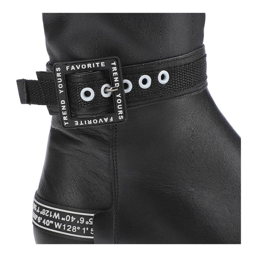 Kozaki damskie Maciejka, gładka cholewka o wysokim kroju dekoracyjny pasek z klamrą przy kostce solidna podeszwa, czarne, 05293-01-00-7