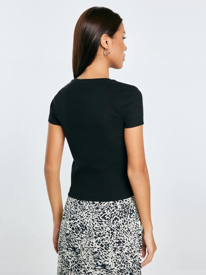 Koszulka damska w prążek z haftem czarna Clarsa 906