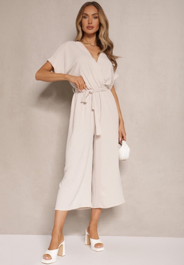 Beżowy Kopertowy Kombinezon o Prostym Kroju z Wiązanym Paskiem Tevenea