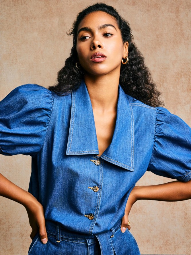 Bluzka damska jeansowa z ozdobnym kołnierzem niebieska Jones 416