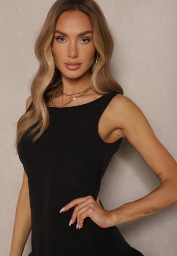 Czarny Kombinezon Ozdobiony Falbanką Novelisca