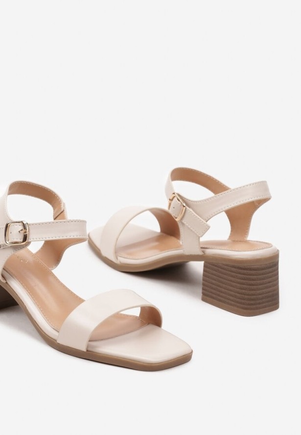 Beżowe Sandały na Obcasie z Kwadratowym Noskiem Danelna