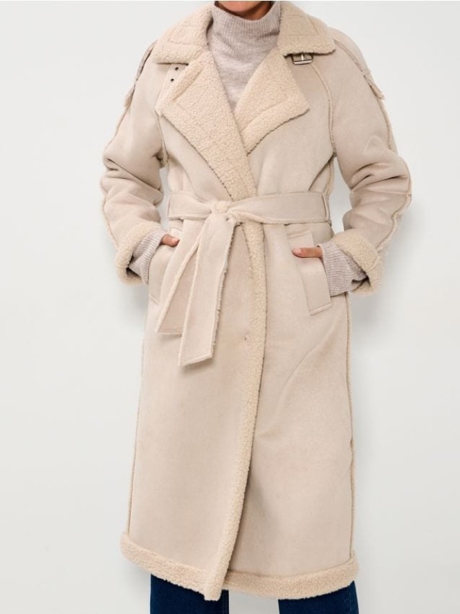 Płaszcz z kożuszkiem - kremowy