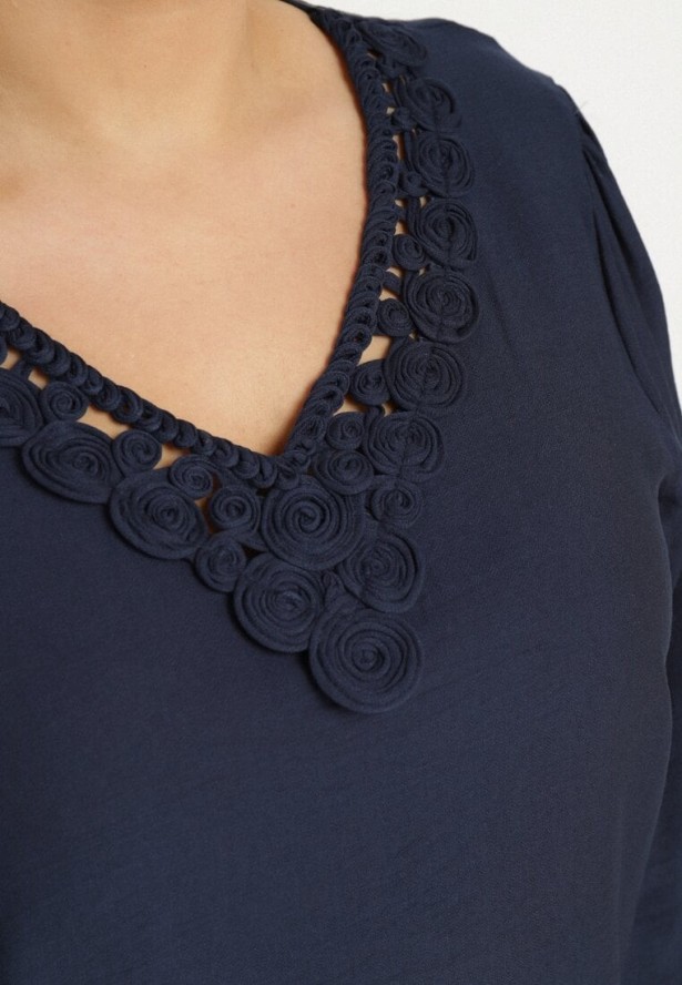 Granatowa Bluzka z Bawełną i Ozdobnym Haftem Edirilita