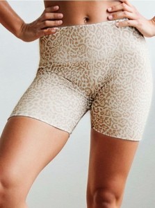 Szorty w panterkę - wielobarwny