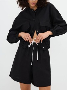 Szorty z kontrastową lamówką - czarny