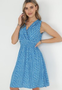Niebieska Sukienka Midi z Wiskozy z Cienkimi Gumkami w Pasie i Kopertowym Dekoltem Manni