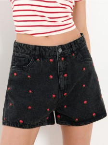 Szorty jeansowe high waist z haftowanymi różyczkami - czarny