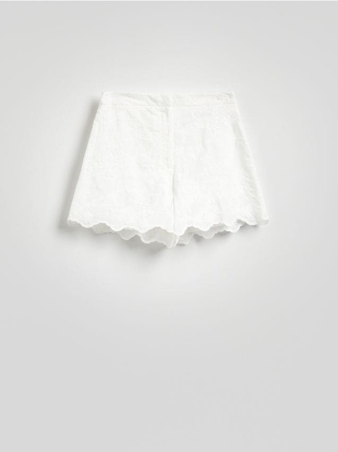 Bawełniane szorty z haftem - złamana biel