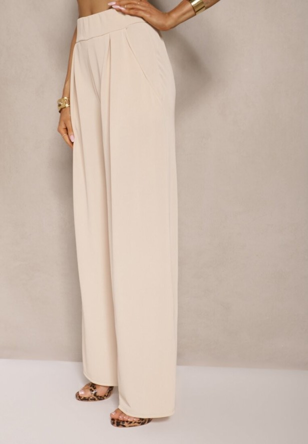 Beżowy Komplet Spodnie o Szerokim Kroju i Asymetryczna Bluzka z Marszczeniem Nitara