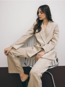 Sztruksowe spodnie flare - beżowy