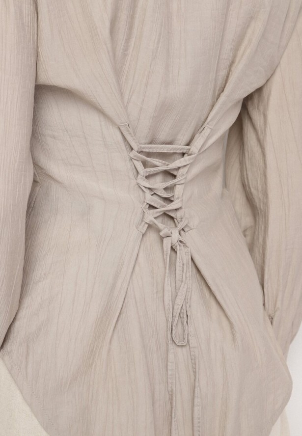 Ciemnobeżowa Koszula z Usztywnionymi Ramionami Ozdobiona Sznurkiem Meroriela