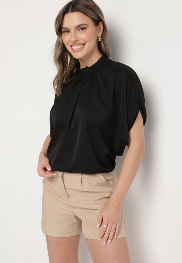 Czarna Bluzka Ozdobiona Stójką i Wiązaniem Rinelea