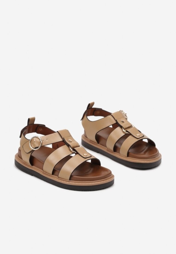 Ciemnobeżowe Sandały na Płaskiej Podeszwie z Klamrą i Nitami Deliniel