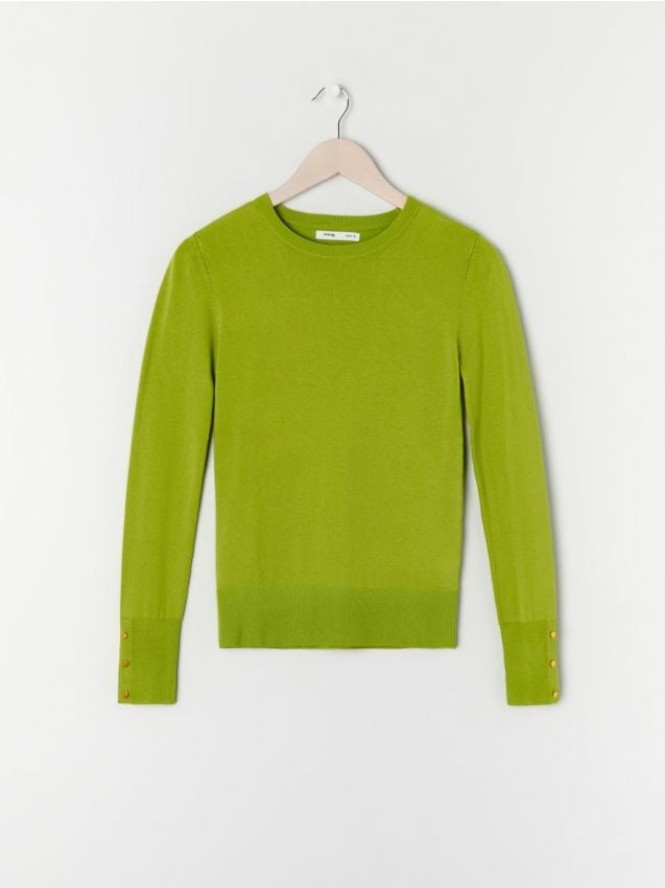 Sweter z ozdobnymi guzikami - zielony