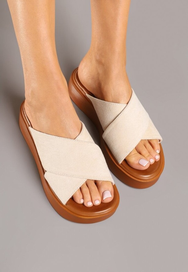 Beżowe Klapki na Grubej Podeszwie z Szerokimi Paskami Tosvene