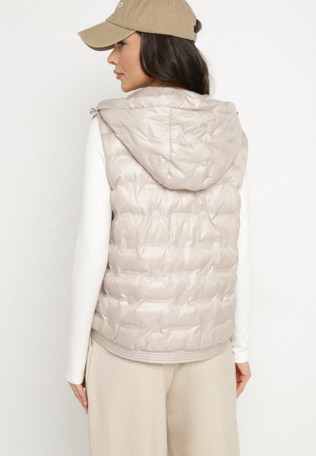 Beżowa Kamizelka z Pikowanymi Przeszyciami i Kapturem ze Ściągaczami Annivria