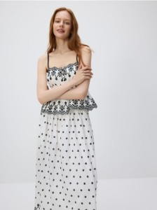 Spódnica z ażurowym haftem - biały