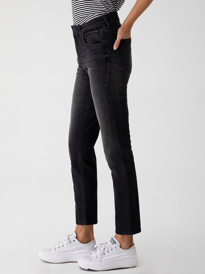 LTB Dżinsy "Freya" - Mom fit - w kolorze czarnym rozmiar: W25/L32