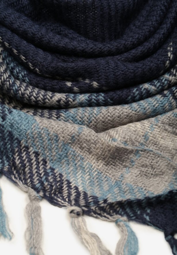 Granatowy Szalik Ozdobiony Paskami Sialinia