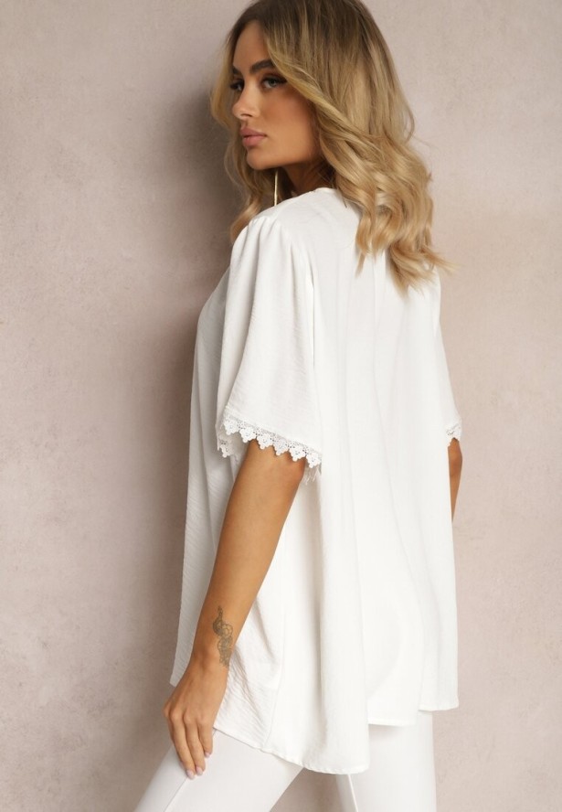 Biała Koszula Zapinana na Guziki z Ozdobną Koronką Willona