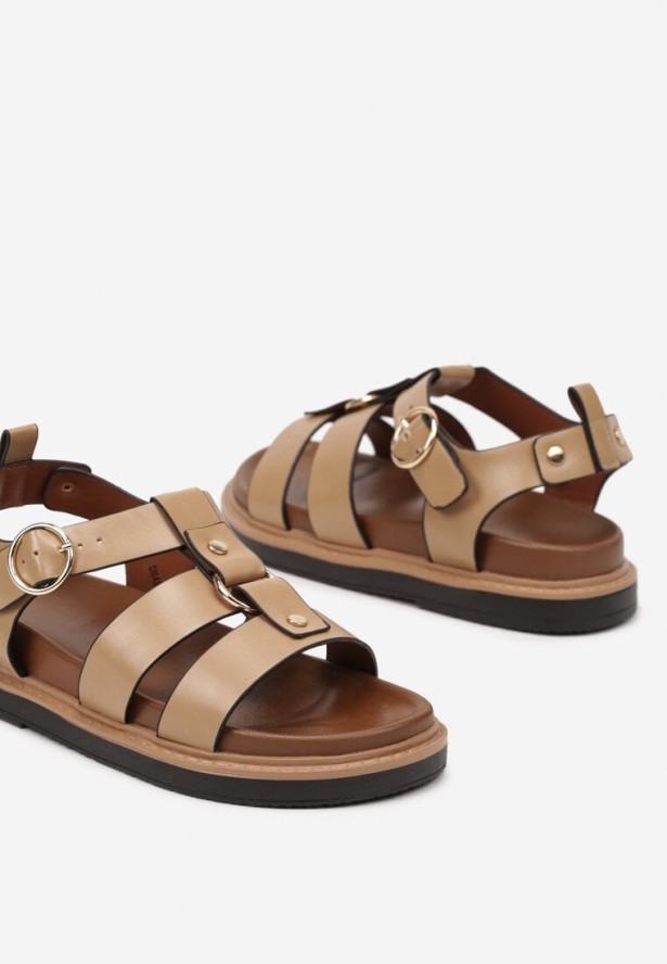 Ciemnobeżowe Sandały na Płaskiej Podeszwie z Klamrą i Nitami Deliniel