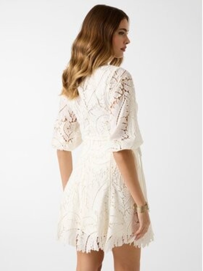 Guess Sukienka codzienna 181239 Biały Classic Fit