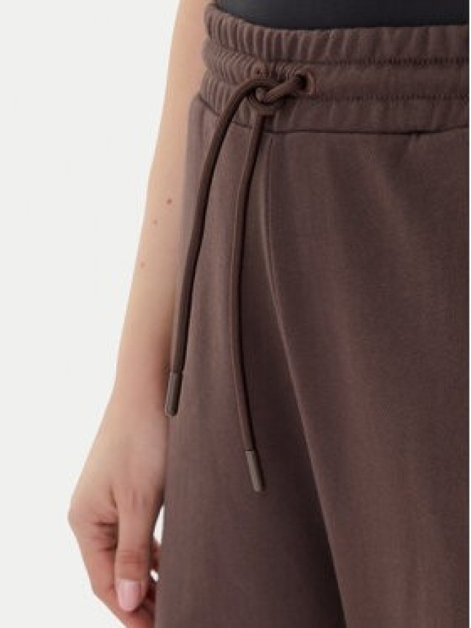 EA7 Emporio Armani Spodnie dresowe 7W000418 AF12473 U6063 Brązowy Regular Fit