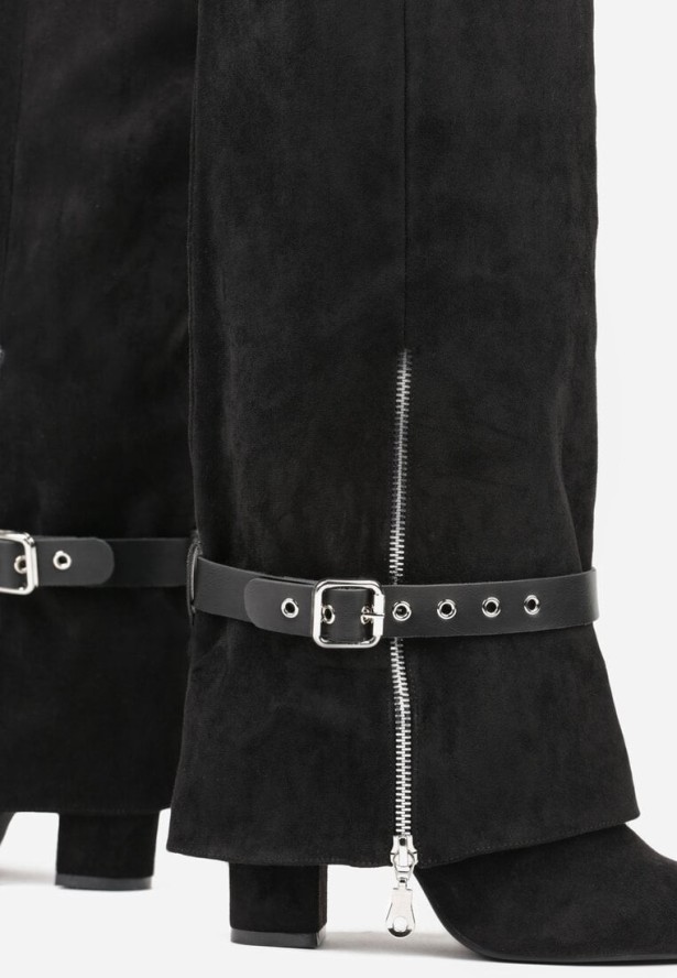 Czarne Kozaki na Obcasie Typu Kowbojki z Wywiniętą Cholewką i Paskiem z Klamrą Uninela