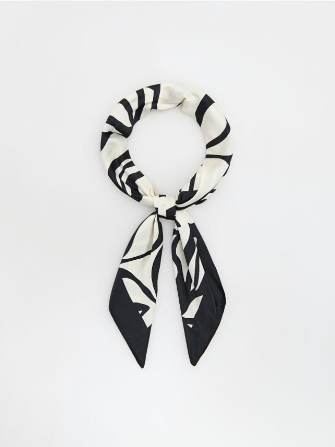 Wzorzysta apaszka - czarny
