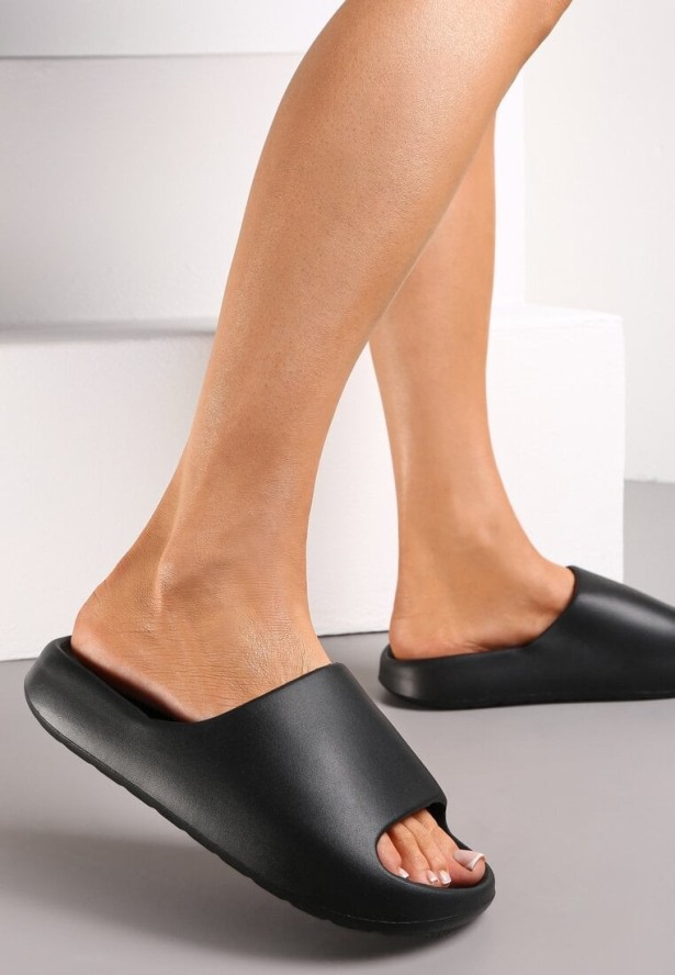 Czarne Piankowe Klapki z Szerokim Paskiem Jaspera