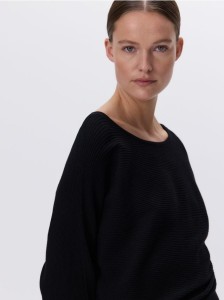 Sweter z wiskozą - czarny