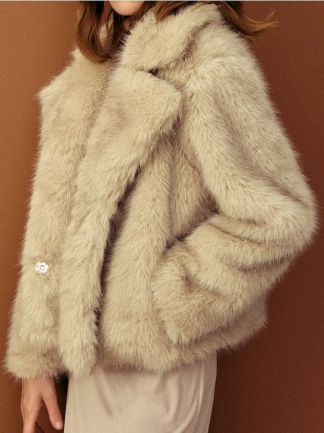 Płaszcz z imitacji futra - kremowy