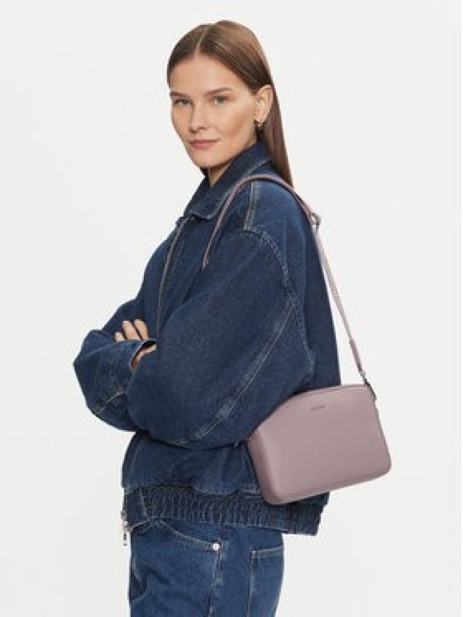 Calvin Klein Torebka Ck Must Small Camera Bag_Caviar K60K613084 Fioletowy