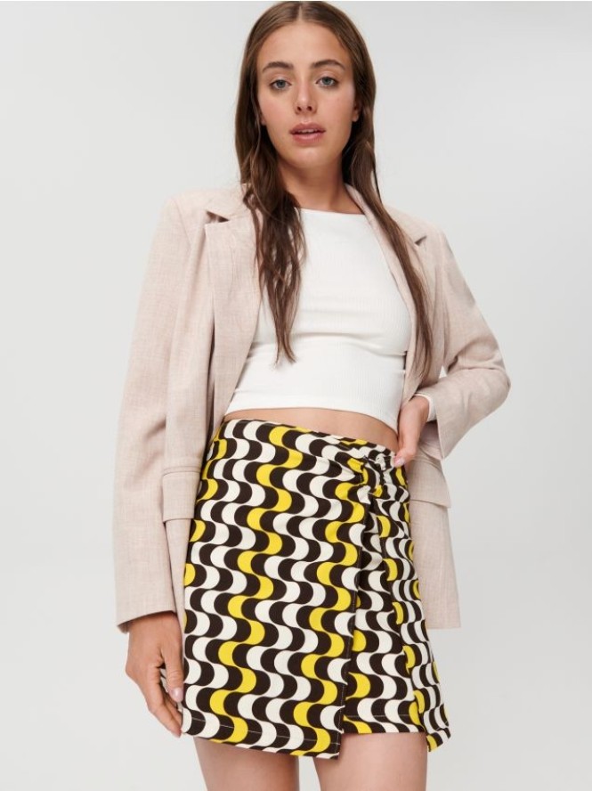 Spódnica mini ze wzorem - brązowy