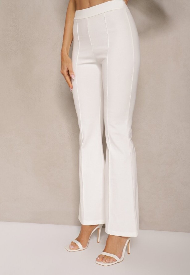 Biały Komplet Top Bandeau z Baskinką i Spodnie o Kroju Flare Vilkio
