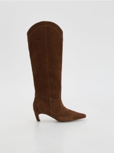 Zamszowe kozaki na obcasie - brązowy