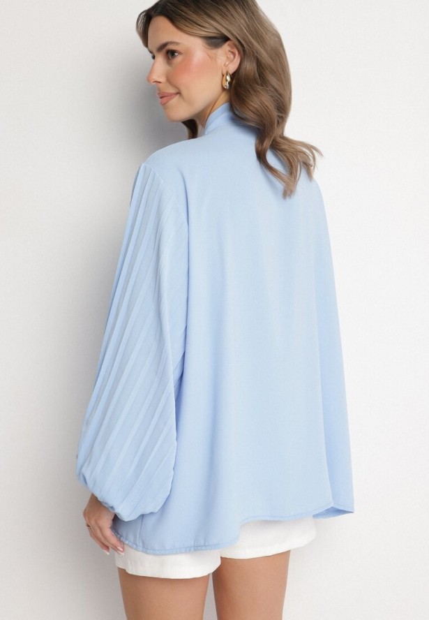 Jasnoniebieska Bluzka z Plisowanymi Rękawami i Wiązaniem pod Szyją Jenindria