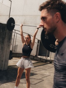 4F Crop top treningowy szybkoschnący damski - czarny M